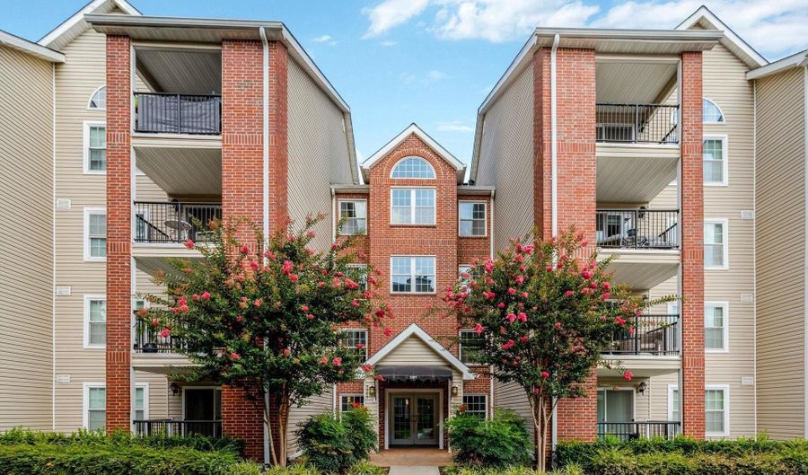 3307 WYNDHAM Cir 2157, Alexandria, VA 22302 - 2 Beds, 2 Bath