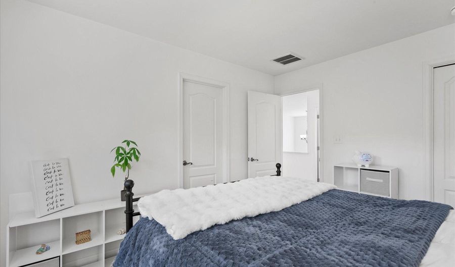 10202 WILLOWBROOK Dr, Berlin, MD 21811 - 4 Beds, 3 Bath