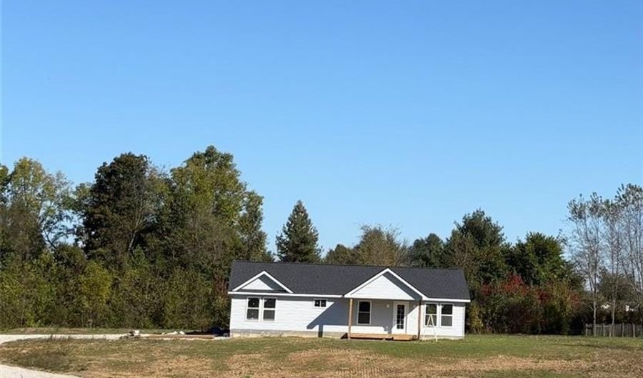 92 W Stoneybrook Rd, Austin, IN 47102 - 3 Beds, 2 Bath