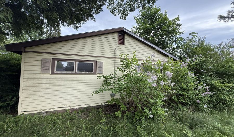 13 Mount Desert Dr, Bangor, ME 04401 - 3 Beds, 1 Bath