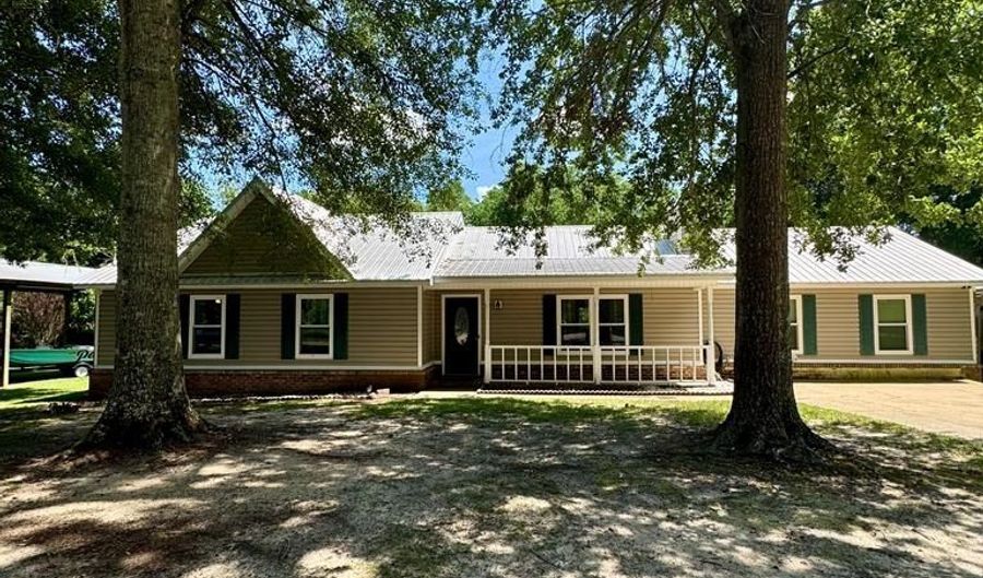 109 Pinehurst Dr, Ashford, AL 36312 - 3 Beds, 2 Bath
