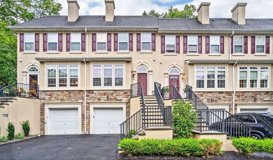 39 W Aspen Way, Aberdeen, NJ 07747 - 2 Beds, 4 Bath