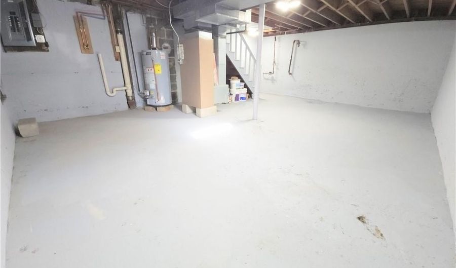 1 Shangri-La Ln, Middletown, RI 02842 - 4 Beds, 2 Bath