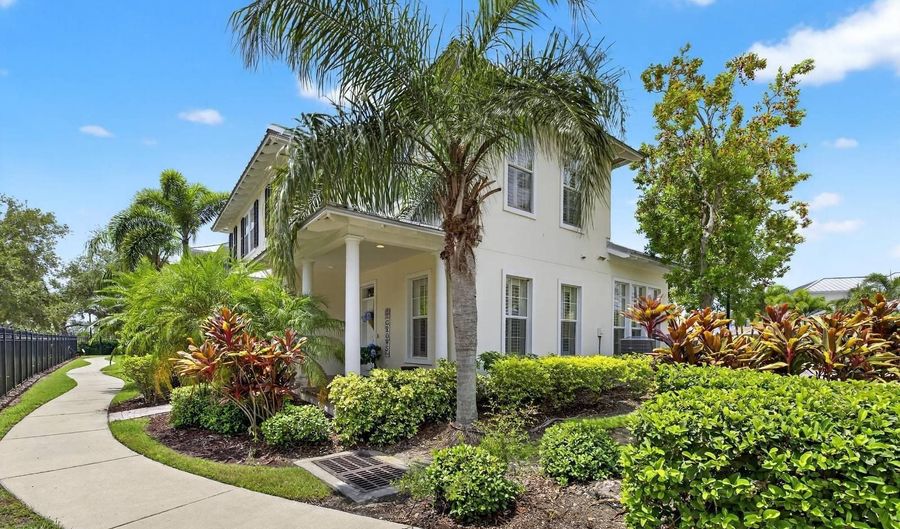 123 Aberdeen Pond Dr, Apollo Beach, FL 33572 - 3 Beds, 3 Bath