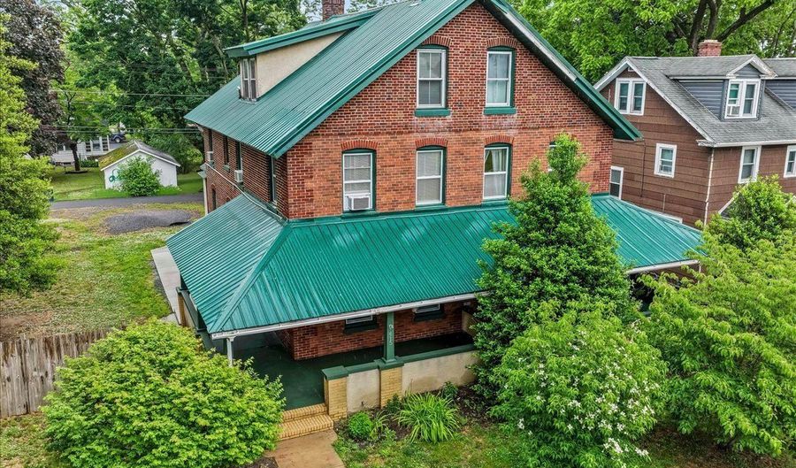 415 N GOVERNORS Ave, Dover, DE 19904 - 5 Beds, 2 Bath