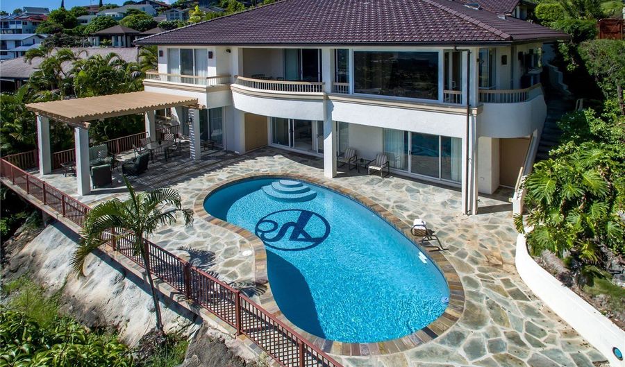1604 Ihiloa Loop, Honolulu, HI 96821 - 4 Beds, 5 Bath