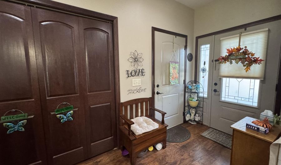 1702 Miller Ln, Aberdeen, SD 57401 - 2 Beds, 2 Bath