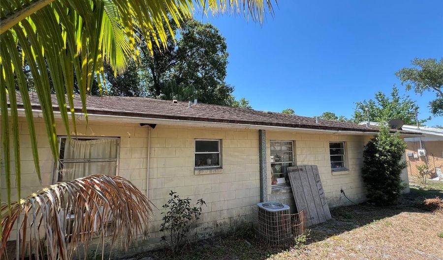 1207 NE HICKORY St, Arcadia, FL 34266 - 3 Beds, 2 Bath