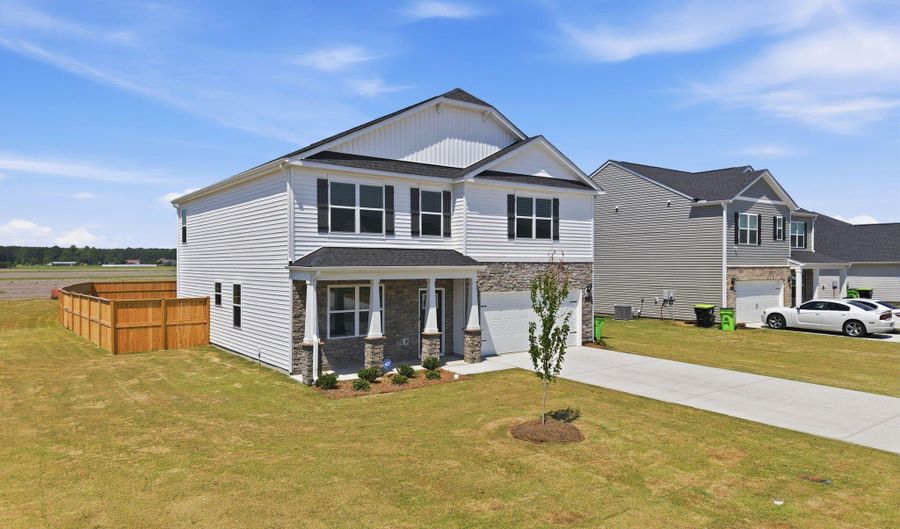 1051 Queensland Ln, Ayden, NC 28513 - 4 Beds, 3 Bath