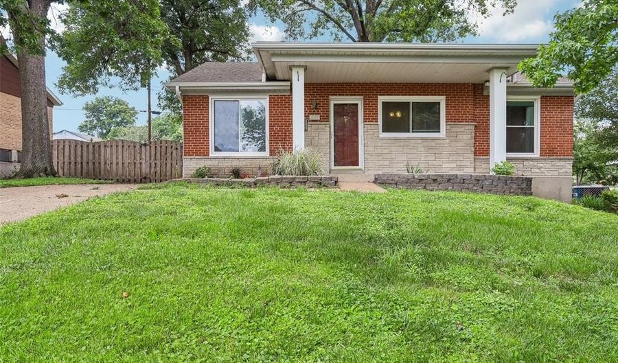 8511 Talma Ct, Affton, MO 63123 - 3 Beds, 2 Bath