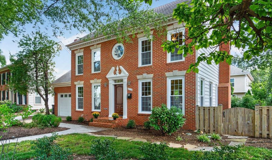 4714 8TH St S, Arlington, VA 22204 - 3 Beds, 4 Bath
