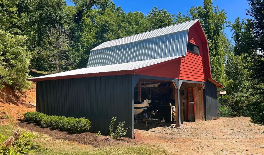 2825 Harrell Hill Rd, Bakersville, NC 28705 - 2 Beds, 3 Bath