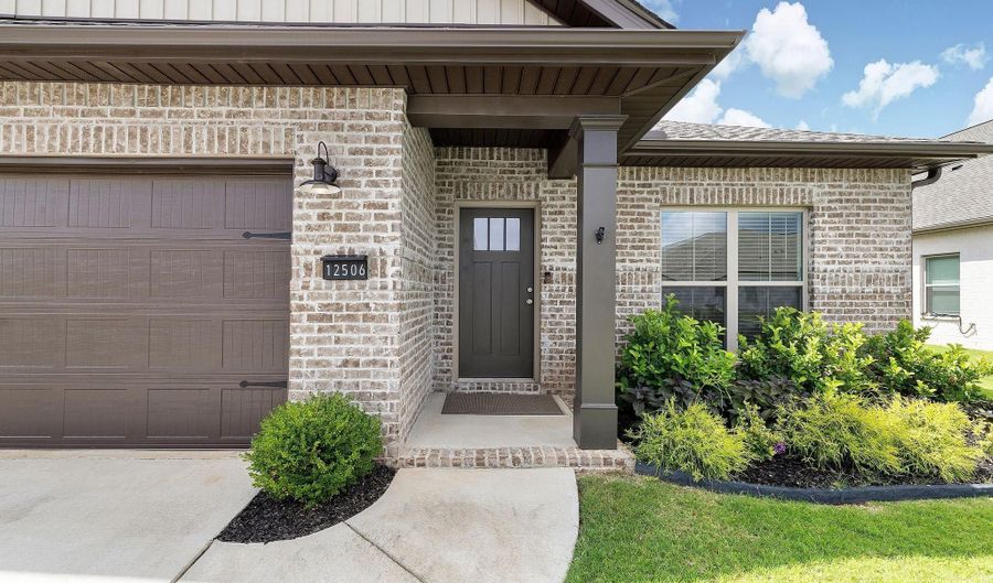 12506 Whitcomb Cir, Athens, AL 35613 - 4 Beds, 3 Bath