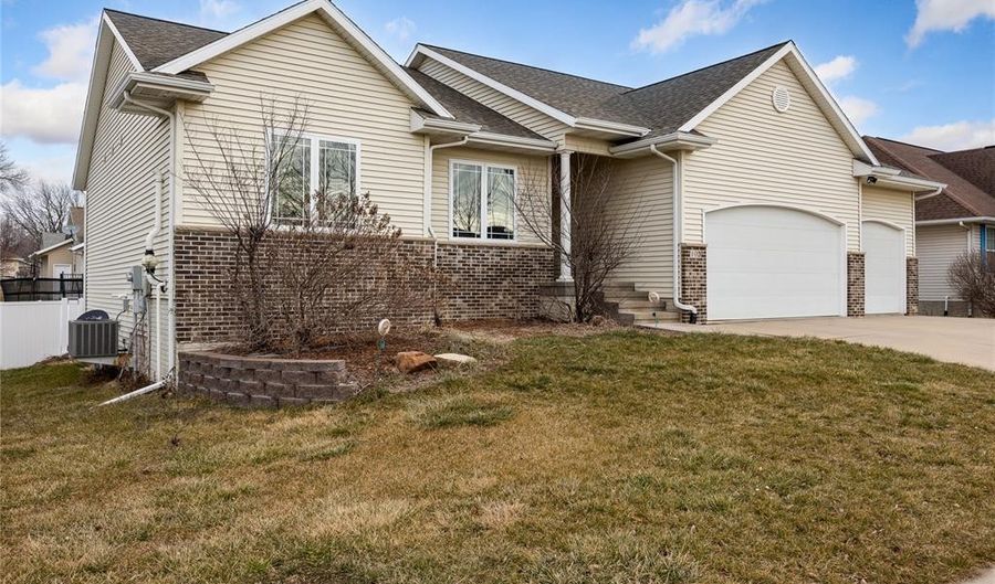103 Whispering Wind Ln, Center Point, IA 52213 - 4 Beds, 3 Bath