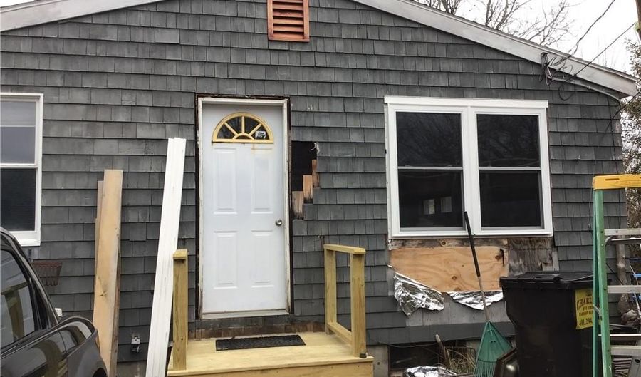 41 Enfield Ave, North Kingstown, RI 02852 - 2 Beds, 2 Bath