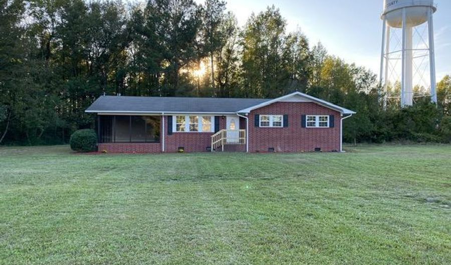 809 Nc 111 Hwy, Beulaville, NC 28518 - 3 Beds, 2 Bath