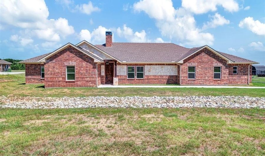 1022 Molina Dr, Weatherford, TX 76085 - 4 Beds, 3 Bath