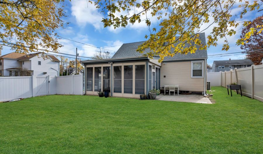 20 Burnet St, Avenel, NJ 07001 - 4 Beds, 1 Bath