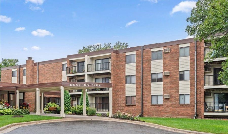 4 Pine Tree Dr 223, Arden Hills, MN 55112 - 2 Beds, 2 Bath
