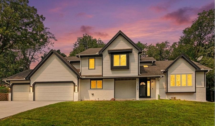 13629 Glasgow Ln, Apple Valley, MN 55124 - 5 Beds, 4 Bath