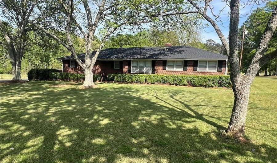 1302 Anderson St, Belton, SC 29627 - 3 Beds, 2 Bath