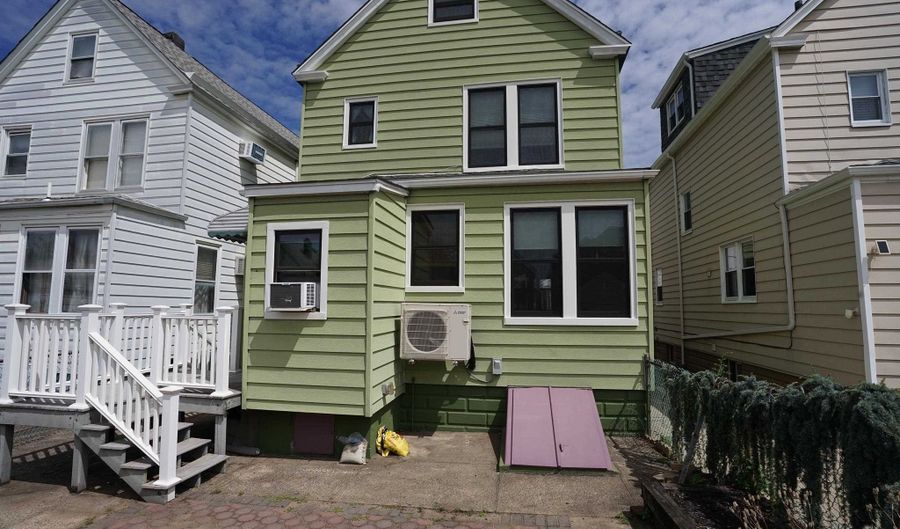 4 OBRIEN Ct, Bayonne, NJ 07002 - 3 Beds, 2 Bath