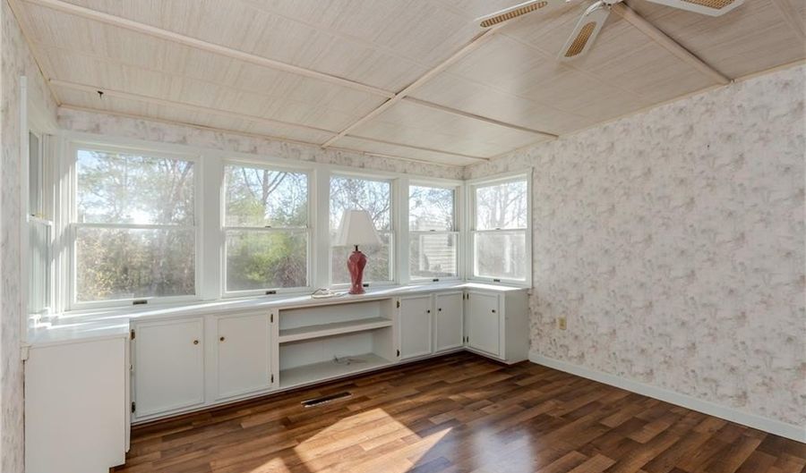 48 Cantaberry Ln, Coventry, RI 02816 - 2 Beds, 2 Bath