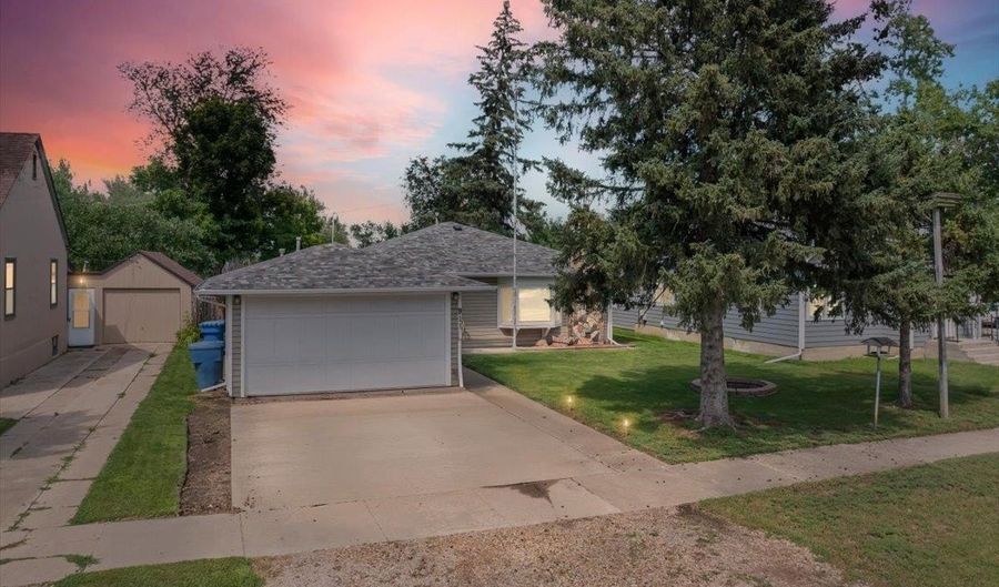911 Kingsbury St, Belle Fourche, SD 57717 - 4 Beds, 2 Bath