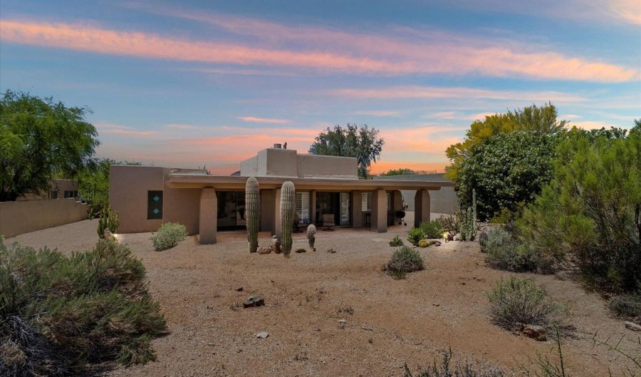 1725 E STAGHORN Ln, Carefree, AZ 85377 - 2 Beds, 2 Bath