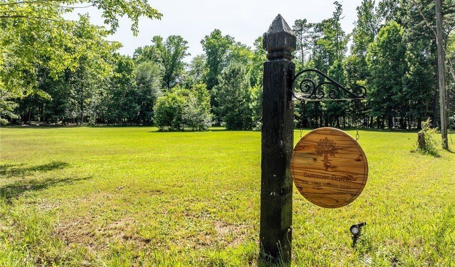 12289 Cedar Ln, Ashland, VA 23005 - 5 Beds, 4 Bath