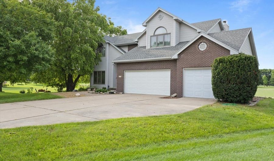 704 SW Coventry Cir, Ankeny, IA 50023 - 4 Beds, 4 Bath