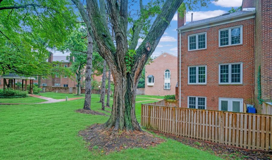 14 S MANCHESTER St, Arlington, VA 22204 - 4 Beds, 4 Bath