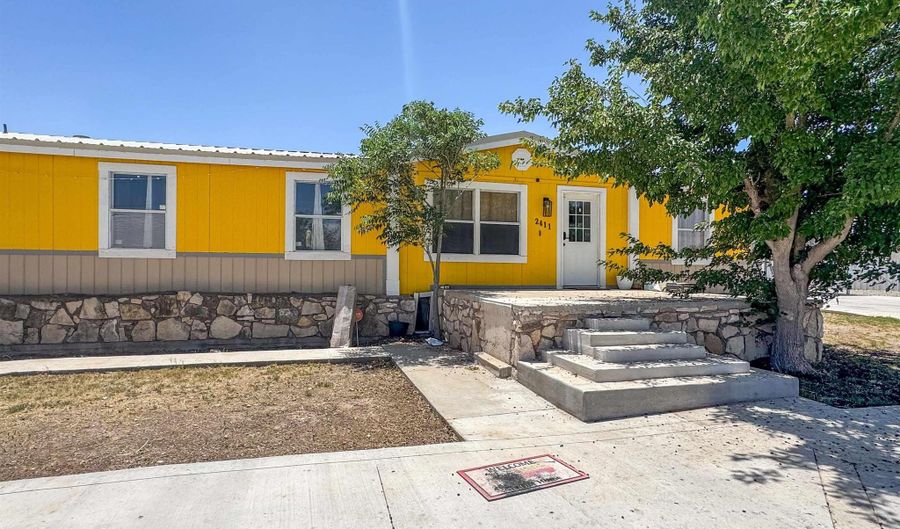 2411 Socorro Rd, Carlsbad, NM 88220 - 3 Beds, 2 Bath
