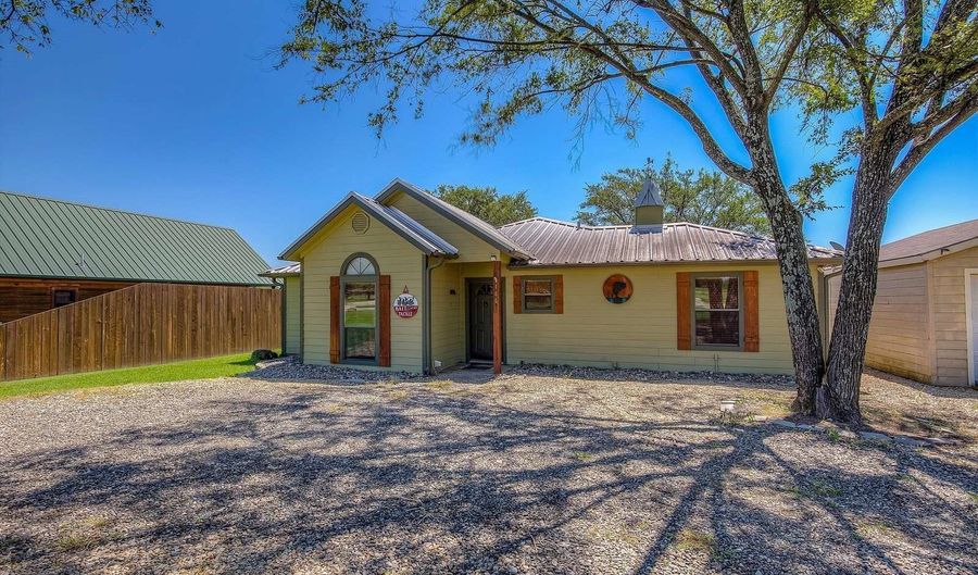 166 County Road 1559, Alba, TX 75410 - 2 Beds, 2 Bath