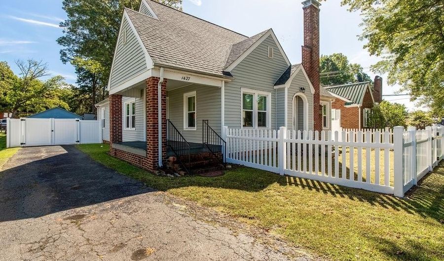 1427 Fayetteville St, Asheboro, NC 27205 - 4 Beds, 3 Bath