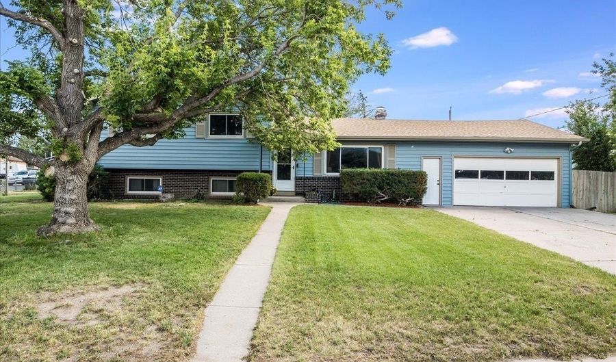 4825 E 12TH St, Cheyenne, WY 82001 - 3 Beds, 2 Bath