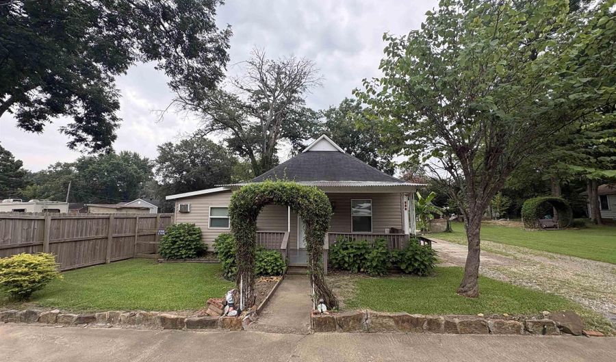 106 Arch St, Bald Knob, AR 72010 - 3 Beds, 2 Bath