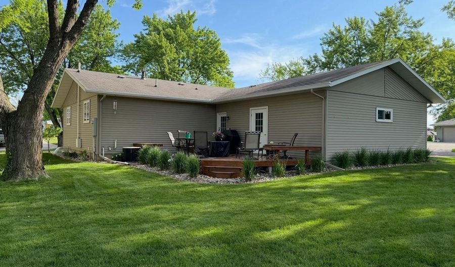 517 N Putnam St, Algona, IA 50511 - 2 Beds, 2 Bath