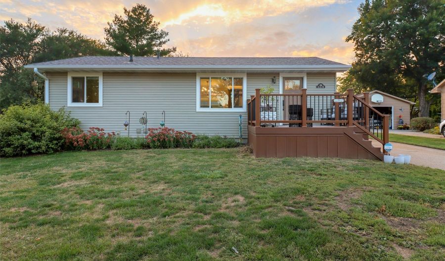 106 12th Ave NW, Altoona, IA 50009 - 3 Beds, 2 Bath