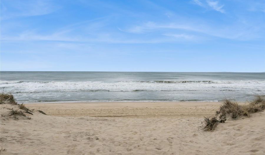 9 Ocean Ln, Amagansett, NY 11930 - 2 Beds, 2 Bath