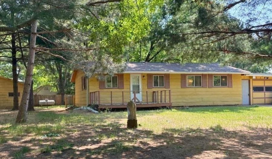 216 N Kenwood St, Adams, WI 53910 - 2 Beds, 1 Bath
