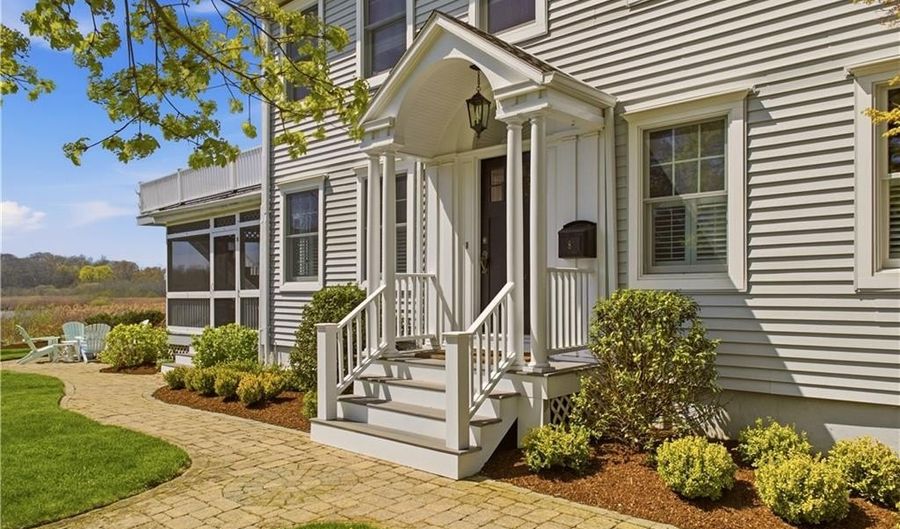 8 Key Ct, Newport, RI 02840 - 4 Beds, 4 Bath