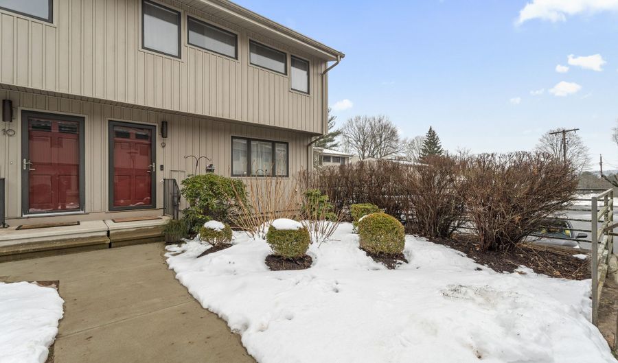 9 Intown Ter 9, Middletown, CT 06457 - 3 Beds, 3 Bath