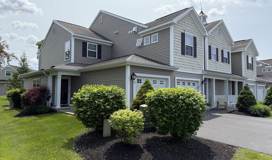 35 Governor Cir, Albany, NY 12208 - 2 Beds, 2 Bath
