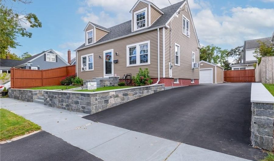 190 Auburn St, Cranston, RI 02910 - 4 Beds, 2 Bath