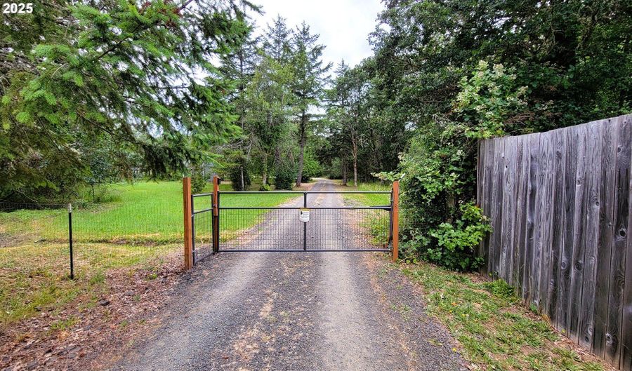 87638 TERRITORIAL Rd, Veneta, OR 97487 - 3 Beds, 2 Bath
