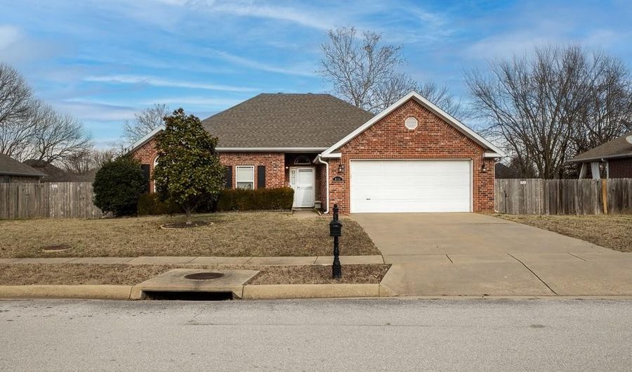 3558 W Clearwood Dr, Fayetteville, AR 72704 - 4 Beds, 2 Bath