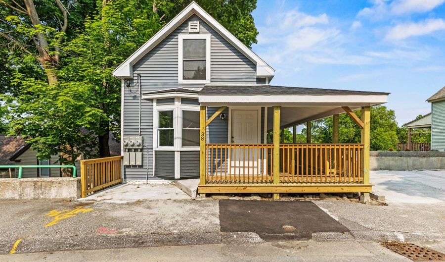38 Newbury St, Auburn, ME 04210 - 0 Beds, 2 Bath