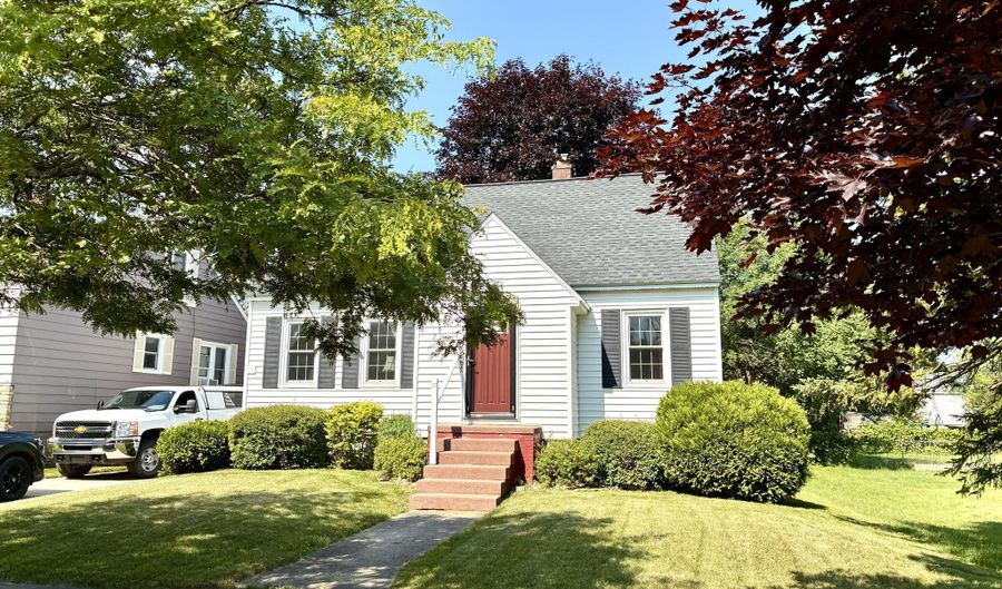 215 Potter St, Alpena, MI 49707 - 3 Beds, 2 Bath