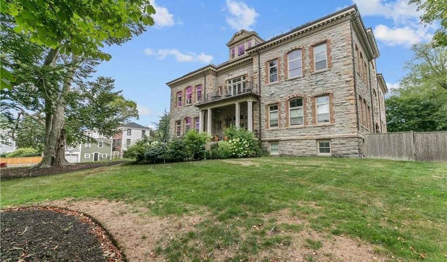 426 Spring St B101, Newport, RI 02840 - 2 Beds, 2 Bath